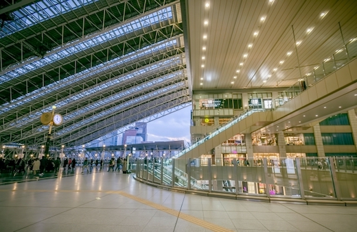 JR大阪駅から至近、梅田の主要鉄道駅に直結の会員制サロンでのミーティング